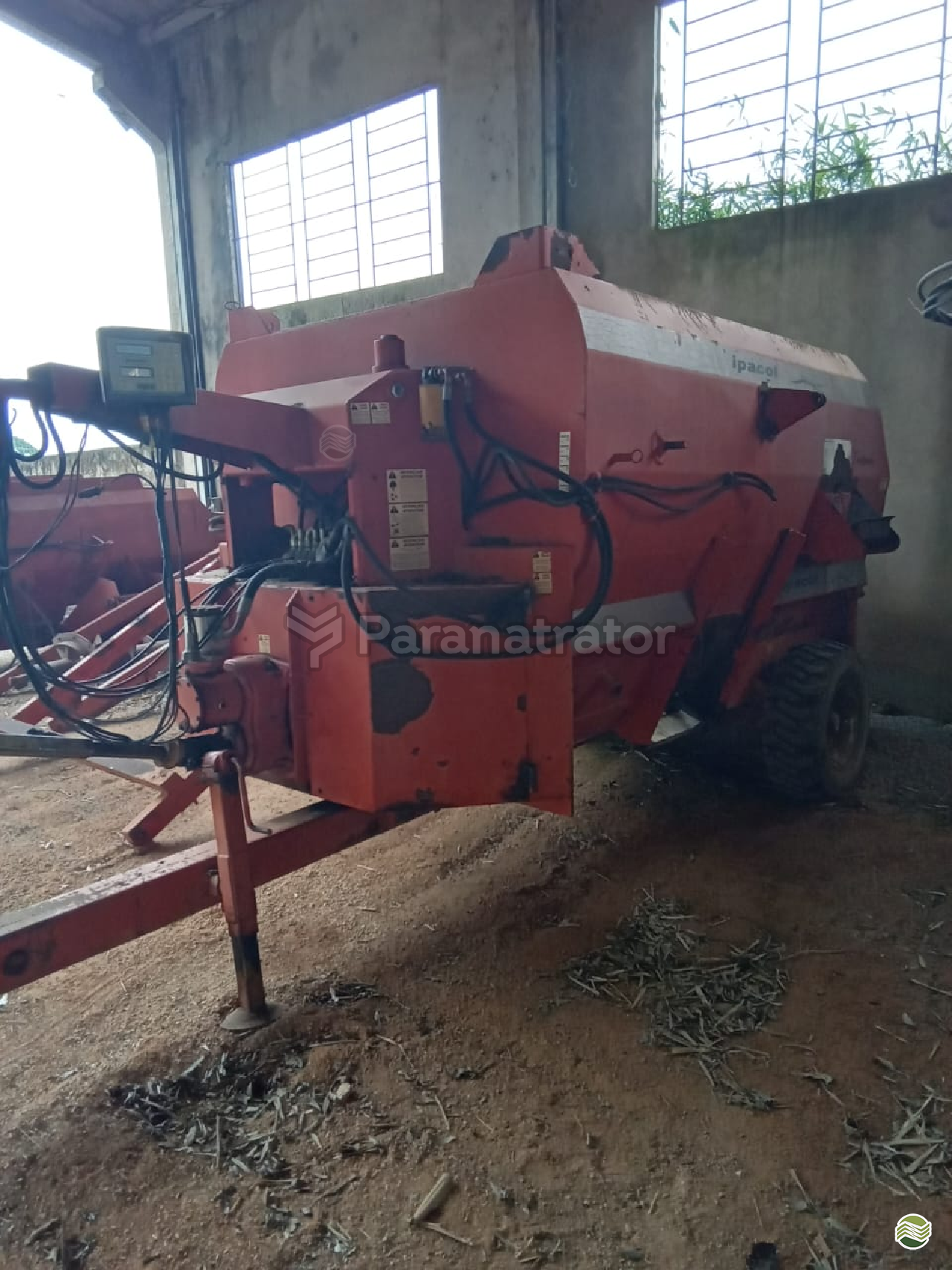 IMPLEMENTOS AGRICOLAS VAGAO FORRAGEIRO VAGÃO MISTURADOR AUTOCARREGÁVEL Paranatrator CASTRO PARANÁ PR